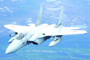 প্রথমবারের মতো কানাডায় জাপানের এফ-১৫ যুদ্ধবিমান মোতায়েন